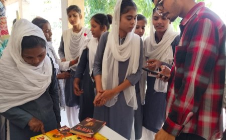 गदरपुर: राजकीय महाविद्यालय में आचार्य प्रशांत की पुस्तकों का बुक स्टॉल लगा