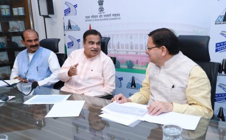 मुख्यमंत्री श्री पुष्कर सिंह धामी ने गुरुवार को  नई दिल्ली में केंद्रीय सड़क परिवहन एवं राजमार्ग मंत्री श्री नितिन गडकरी से भेंट