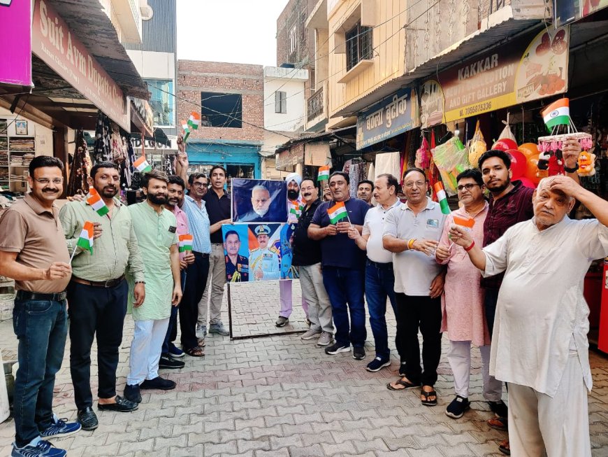 ऑपरेशन सिंदूर की सफलता पर गदरपुर में राष्ट्रभक्ति का ज्वार, उद्योग व्यापार मंडल प्रदेश उपाध्यक्ष अशोक छाबड़ा, चेयरमैन मिंटू गुंबरऔर मिष्ठान एसोसिएशन अध्यक्ष राकेश गुंबर के नेतृत्व में मनाया जश्न
