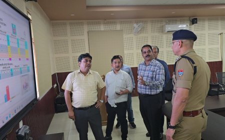 सफल मतदान प्रक्रिया हेतु जिला आपदा प्रबन्धन कार्यालय में बनाये गये त्रिस्तरीय पंचायत सामान्य निर्वाचन कंट्रोल रूम