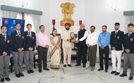 राज्यपाल लेफ्टिनेंट जनरल गुरमीत सिंह से गणतंत्र दिवस परेड 2025, कर्तव्य पथ में प्रतिभाग करने वाले राष्ट्रीय सेवा योजना के स्वयंसेवकों ने मुलाकात की