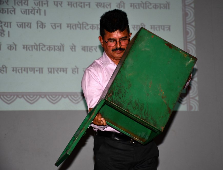 मतगणना कार्मिकों को मास्टर ट्रेनरों द्वारा 03 पालियों में दिया गया प्रशिक्षण