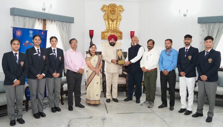 राज्यपाल लेफ्टिनेंट जनरल गुरमीत सिंह से गणतंत्र दिवस परेड 2025, कर्तव्य पथ में प्रतिभाग करने वाले राष्ट्रीय सेवा योजना के स्वयंसेवकों ने मुलाकात की