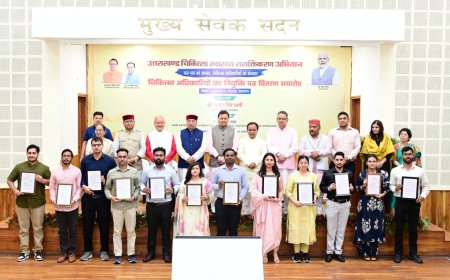 मुख्यमंत्री धामी ने 220 चिकित्सा अधिकारियों को सौंपे नियुक्ति पत्र