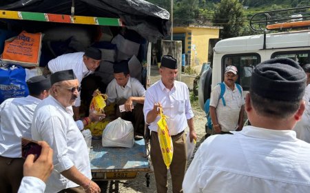 RSS पहुंचा आपदा प्रभावित गांवों में बांटी राहत सामग्री