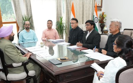 राज्यपाल ने जनजाति कल्याण विभाग के अधिकारियों के साथ बैठक कर जनजातीय समुदाय के कल्याण हेतु चल रहे कार्यों की जानकारी ली