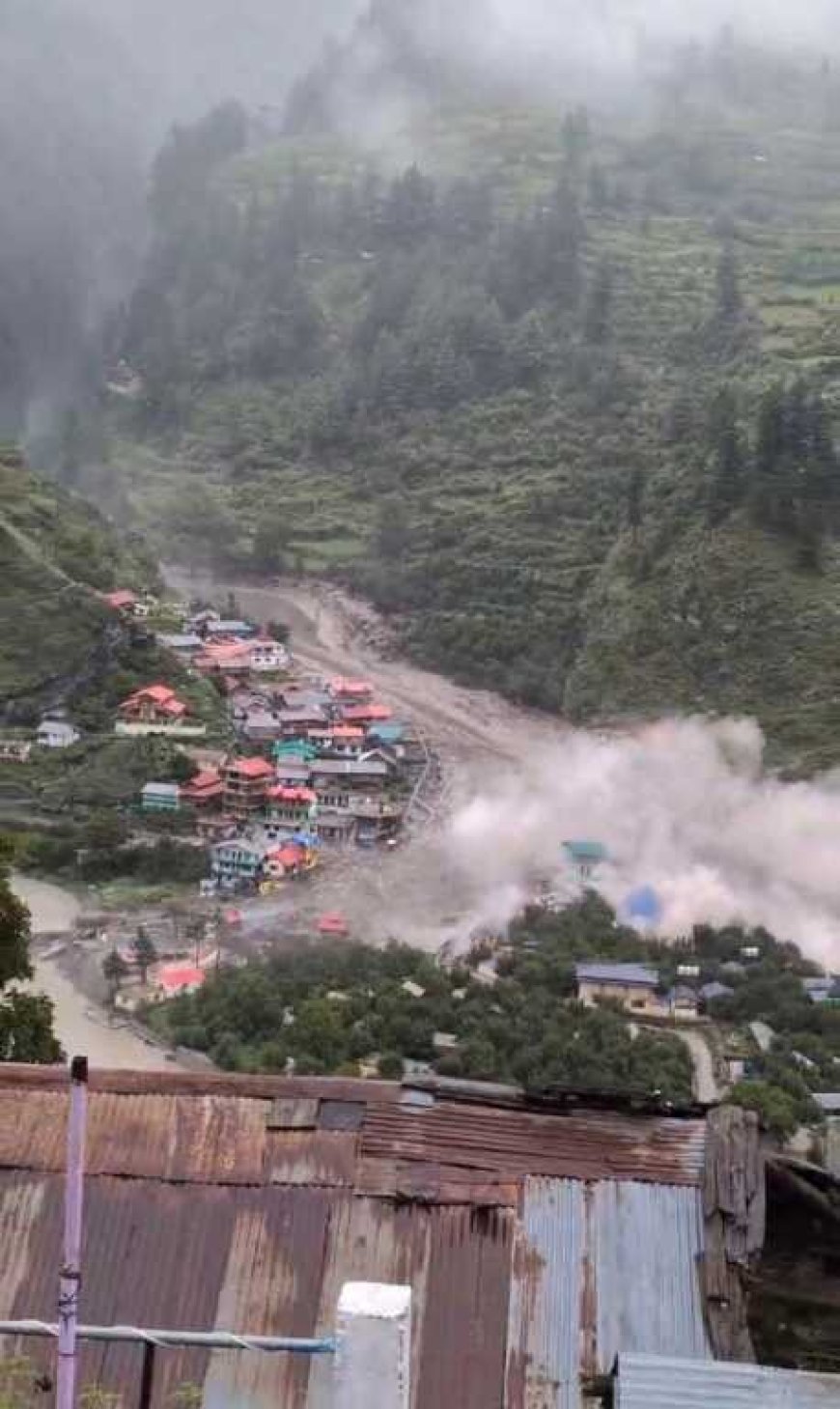उत्तरकाशी धराली में बादल फटने से भारी तबाही, चार की मौत, मलबे में दबे कई लोग, वीडियो