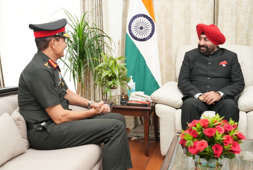 राज्यपाल लेफ्टिनेंट जनरल गुरमीत सिंह से कागिनले कनक गुरु पीठ के पीठाधीश्वर जगदगुरु निरंजनानंद पुरी जी महाराज ने शिष्टाचार भेंट की