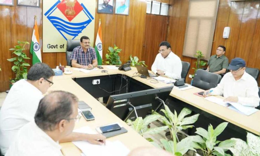 मुख्य सचिव श्री आनन्द बर्द्धन ने मंगलवार को सचिवालय में की प्रगति की समीक्षा बैठक