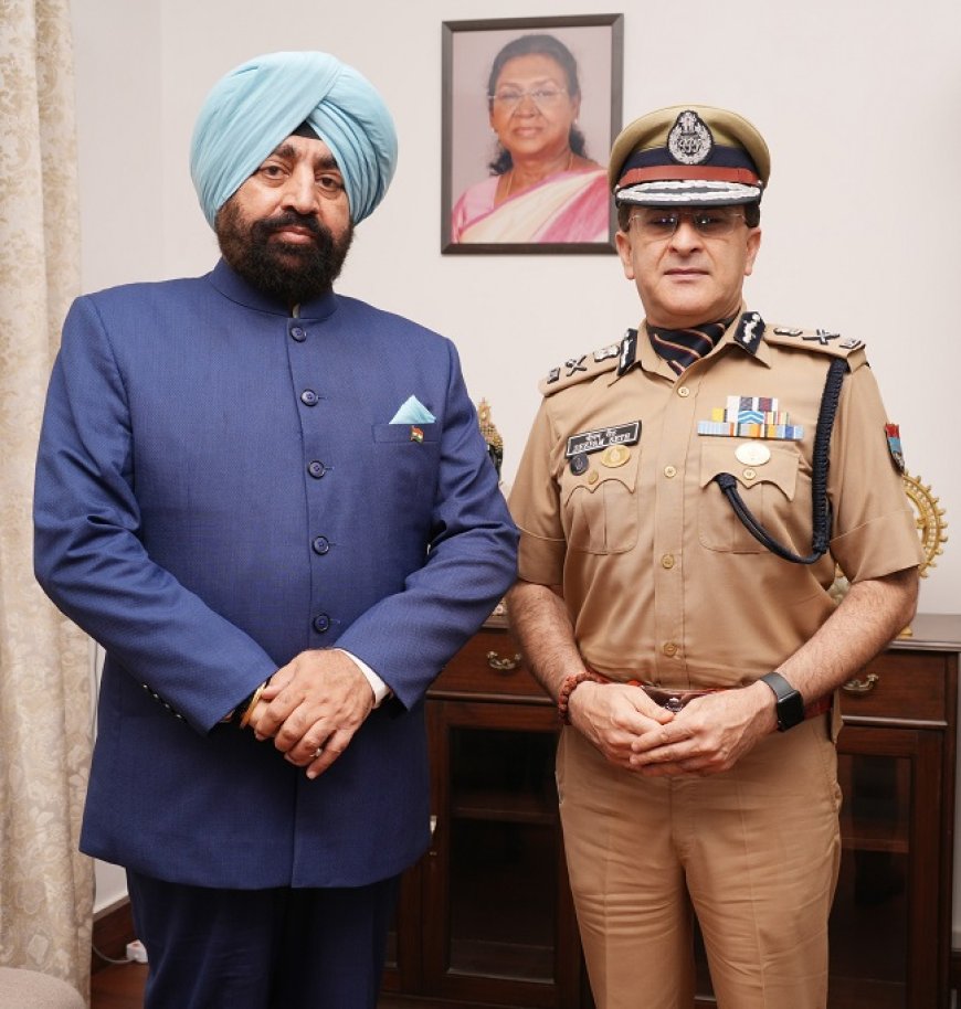 राज्यपाल लेफ्टिनेंट जनरल गुरमीत सिंह से पुलिस महानिदेशक दीपम सेठ ने शिष्टाचार भेंट कर उत्तरकाशी में चल रहे खोज एवं बचाव कार्यों की प्रगति की जानकारी दी