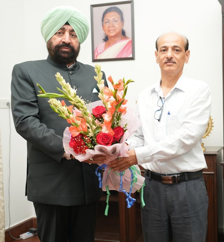 राज्यपाल लेफ्टिनेंट जनरल गुरमीत सिंहसे मौसम विज्ञान केन्द्र, देहरादून के नवनियुक्त निदेशक डॉ. सी.एस. तोमर ने शिष्टाचार भेंट की