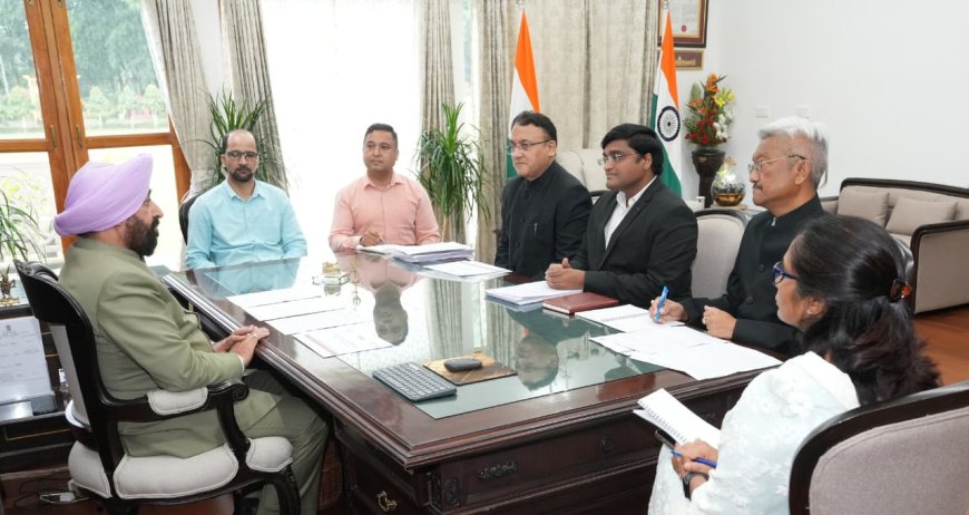 राज्यपाल ने जनजाति कल्याण विभाग के अधिकारियों के साथ बैठक कर जनजातीय समुदाय के कल्याण हेतु चल रहे कार्यों की जानकारी ली