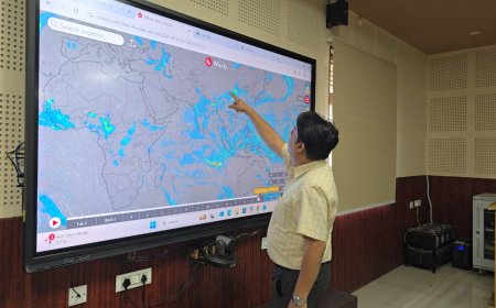 जिलाधिकारी नितिन सिंह भदौरिया ने जिला आपदा प्रबन्धन प्राधिकरण कार्यालय एवं आपातकालीन परिचालन केन्द्र का निरीक्षण किया