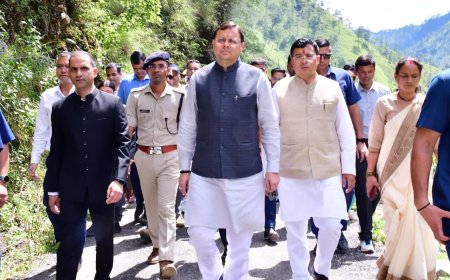 मुख्यमंत्री श्री पुष्कर सिंह धामी ने शनिवार को बागेश्वर  के आपदा प्रभावित क्षेत्र पौंसरी में ग्रामीणों से भेंट कर उनका हालचाल जाना