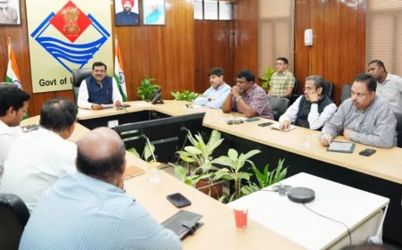 मुख्य सचिव श्री आनन्द बर्द्धन की अध्यक्षता में सोमवार को सचिवालय में प्रदेश सरकार और डीआरएम मुरादाबाद श्री संग्रह मौर्य के मध्य सामंजस्य हुई बैठक