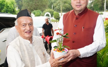 पूर्व मुख्यमंत्री एवं महाराष्ट्र के पूर्व राज्यपाल माननीय श्री भगत सिंह कोश्यारी ने मुख्यमंत्री को शुभकामनाएं दीं