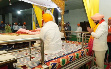 देहरादून स्थित गुरुद्वारा श्री गुरु सिंघ सभा में मत्था टेककर देश-प्रदेशवासियों के सुख, समृद्धि और खुशहाली के लिए अरदास की