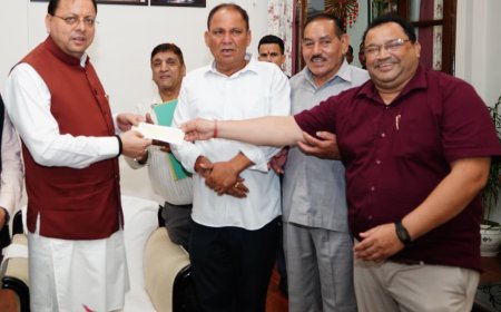 मुख्यमंत्री श्री पुष्कर सिंह धामी से आज देहरादून में उत्तराखण्ड राज्य उत्पादन एवं कृषि विपणन बोर्ड के अध्यक्ष डॉ. अनिल डब्बू ने शिष्टाचार भेंट की