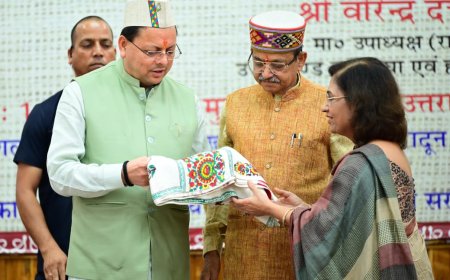 मुख्यमंत्री ने मुख्य सेवक सदन में उत्तराखंड हथकरघा एवं हस्तशिल्प विकास परिषद द्वारा आयोजित कार्यक्रम में प्रतिभाग किया