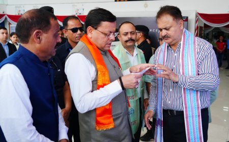 CM धामी ने "स्वदेशी अपनाओ" के व्यापक प्रचार-प्रसार हेतु किया बाज़ार भ्रमण