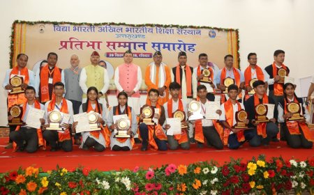 विद्याभारती के मेधावी विद्यार्थियों का सीएम धामी ने किया सम्मान