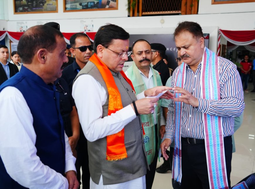 CM धामी ने "स्वदेशी अपनाओ" के व्यापक प्रचार-प्रसार हेतु किया बाज़ार भ्रमण