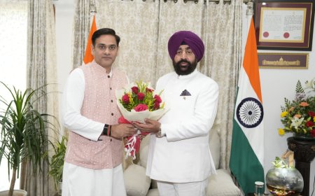 राज्यपाल से प्रदेश के मंत्रीगण, सांसदगण, वरिष्ठ अधिकारीगण तथा अन्य गणमान्य व्यक्तियों ने भेंट की