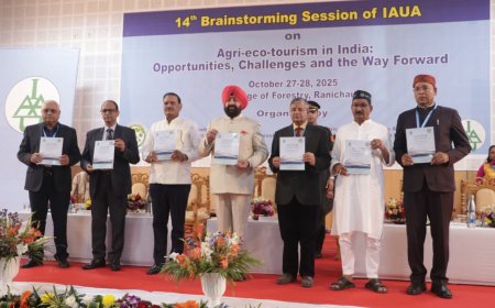 दो दिवसीय चिंतन शिविर का राज्यपाल लेफ्टिनेंट जनरल गुरमीत सिंह (से नि) ने दीप प्रज्वलित कर शुभारंभ किया