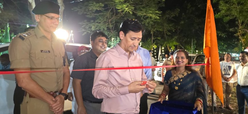 मेला कार्यक्रमों का मण्डलायुक्त दीपक रावत ने फीता काटकर व दीप प्रज्वलित कर शुभारम्भ किया