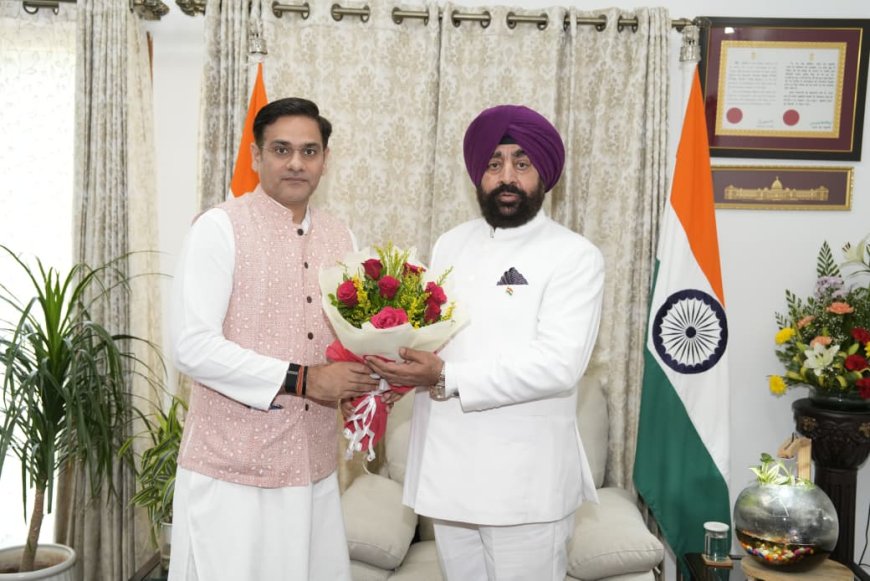 राज्यपाल से प्रदेश के मंत्रीगण, सांसदगण, वरिष्ठ अधिकारीगण तथा अन्य गणमान्य व्यक्तियों ने भेंट की