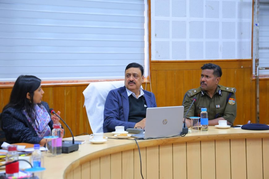 आयुक्त ने आपदा कार्यों की समीक्षा की, प्रशासन द्वारा त्वरित राहत एवं पुनर्निर्माण कार्यों पर जताया संतोष