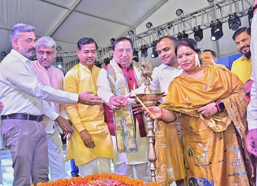राज्य के 25 वर्ष पूर्ण होने के उपलक्ष्य में तीन दिवसीय देवभूमि रजत उत्सव कार्यक्रम का मुख्य अतिथि राज्यसभा सांसद नरेश बंसल ने दीप जलाकर एवं शंखनाद के साथ शुभारंम्भ किया