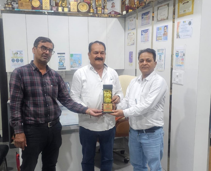 व्यापार मंडल प्रदेश उपाध्यक्ष अशोक छाबड़ा को देवभूमि आइकॉन अवॉर्ड से सम्मानित किया