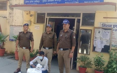 थाना गदरपुर पुलिस की कार्यवाही एक व्यक्ति को 195 पाउच कुल लगभग 54 लीटर अवैध कच्ची शराब के साथ किया गिरफ्तार