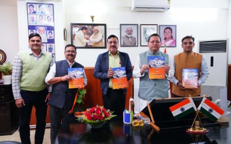 मुख्यमंत्री ने किया औद्योगिक विकास तथा सूक्ष्म, लघु एवं मध्यम उद्यम विभाग के शासनादेशों के संकलन का विमोचन