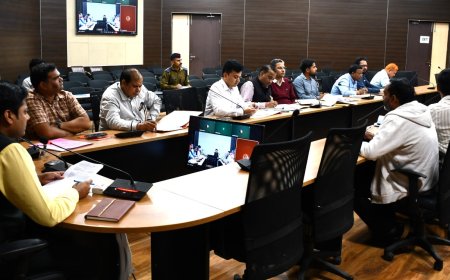 कोहरे के मौसम में सड़क सुरक्षा के कड़े निर्देश: रुद्रपुर में जिला समिति की बैठक