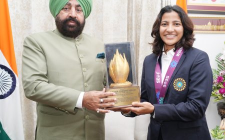 राज्यपाल ने महिला क्रिकेट विश्व कप विजेता टीम की सदस्य स्नेह राणा से की भेंट