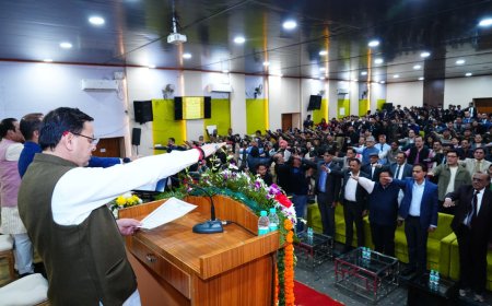 संविधान दिवस पर सीएम धामी की बड़ी घोषणाएँ: न्याय व्यवस्था को आधुनिक बनाने पर जोर