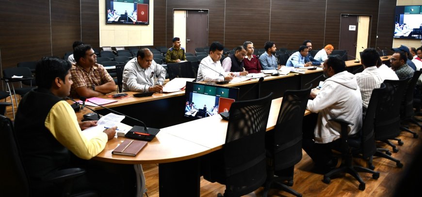 कोहरे के मौसम में सड़क सुरक्षा के कड़े निर्देश: रुद्रपुर में जिला समिति की बैठक