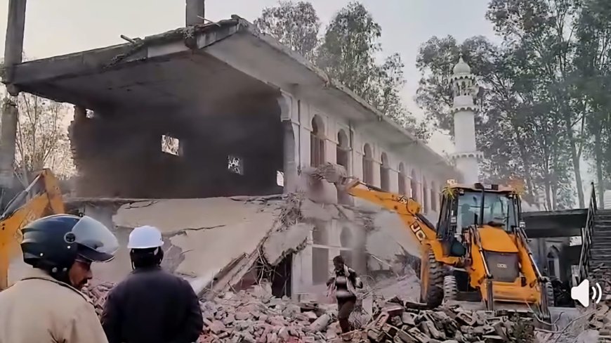 सरकारी भूमि पर बना दिया था मदरसा मस्जिद अब होगया ध्वस्त