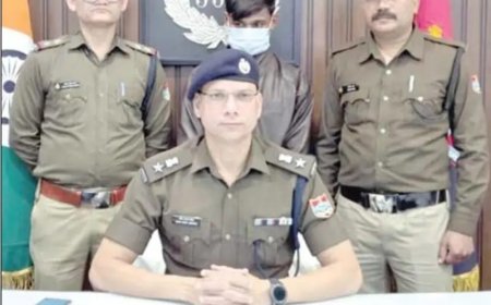 सोशल मीडिया पर दोस्ती, फिर ब्लैकमेलिंग! हनी ट्रैप व रंगदारी गैंग का भंडाफोड़, दो युवतियों समेत तीन गिरफ्तार