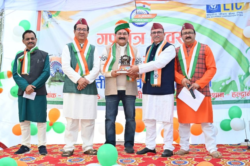 गणतंत्र दिवस पर एलआईसी के प्लेटिनम क्लब मेंबर अशोक छाबड़ा सम्मानित