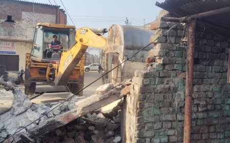 रुड़की में मंदिर के बाहर बनी अवैध मजार भी हुई ध्वस्त