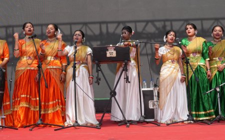 गांधी पार्क में सरस आजीविका मेला: विद्यालयी गायन प्रतियोगिता एवं रंगमंच प्रशिक्षण से निखरती प्रतिभाएं