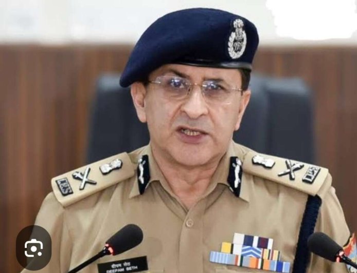डीजीपी उत्तराखंड की अपराध और कानून व्यवस्था पर हाई-लेवल समीक्षा बैठक