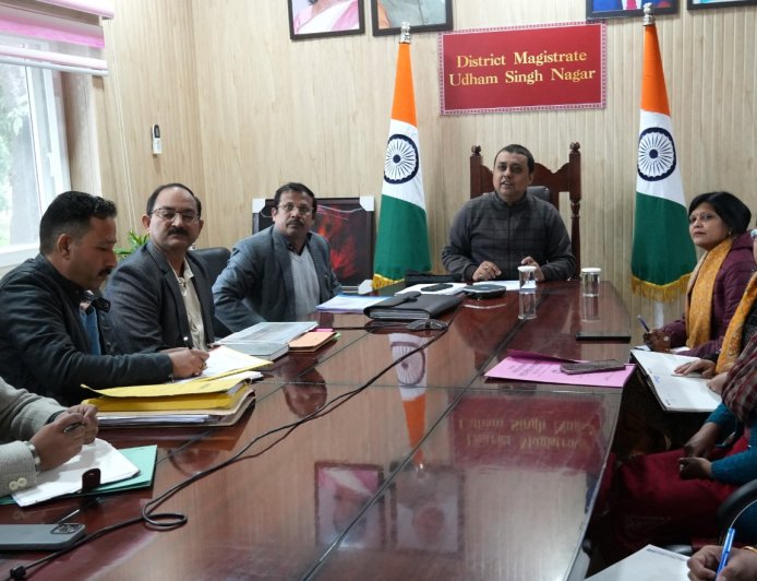 जलाशयों की सुरक्षा को लेकर डीएम सख्त, सिल्ट हटाने के दिए निर्देश