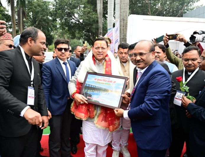 टनकपुर में संस्कृति और समरसता का उत्सव, मुख्यमंत्री ने लिया खिचड़ी प्रसाद