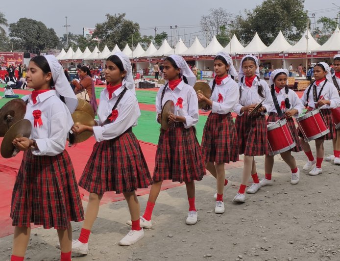 सरस मेले में नगर निगम रुद्रपुर द्वारा भव्य स्वच्छता पेंटिंग प्रतियोगिता एवं जनजागरूकता कार्यक्रम का आयोजन