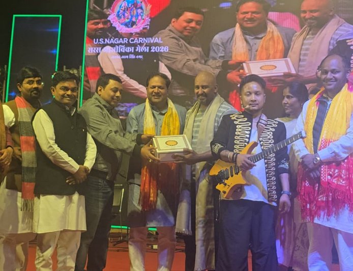 उधम सिंह नगर कार्निवाल सरस आजीविका मेला 2026 : नौवें दिवस की बॉलीवुड संध्या में पवनदीप राजन ने बिखेरा सुरों का जादू