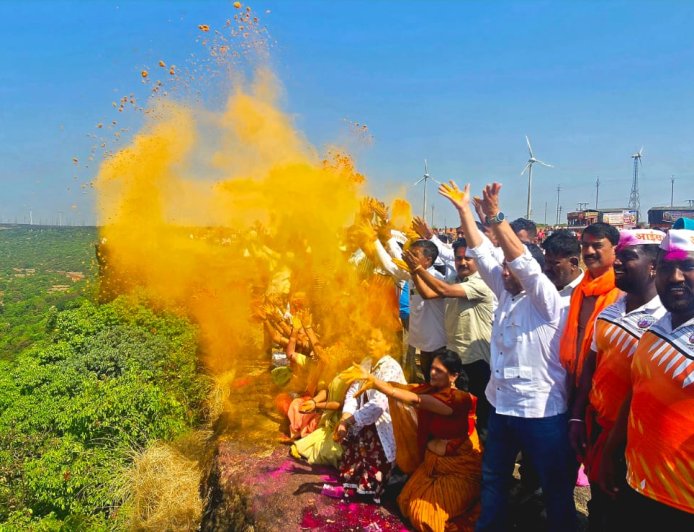 सह्याद्री की चोटी पर प्रकृति महोत्सव; सैकड़ों की उपस्थिति, बीज-भंडारे की उड़ान